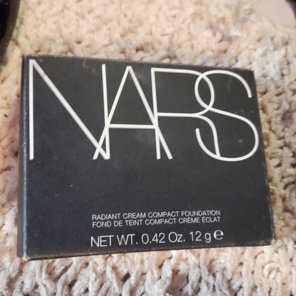 NARS Radiant Cream Compact Foundation Refill in Medium/Dark shade CÀDIZ - Picture 4 of 5